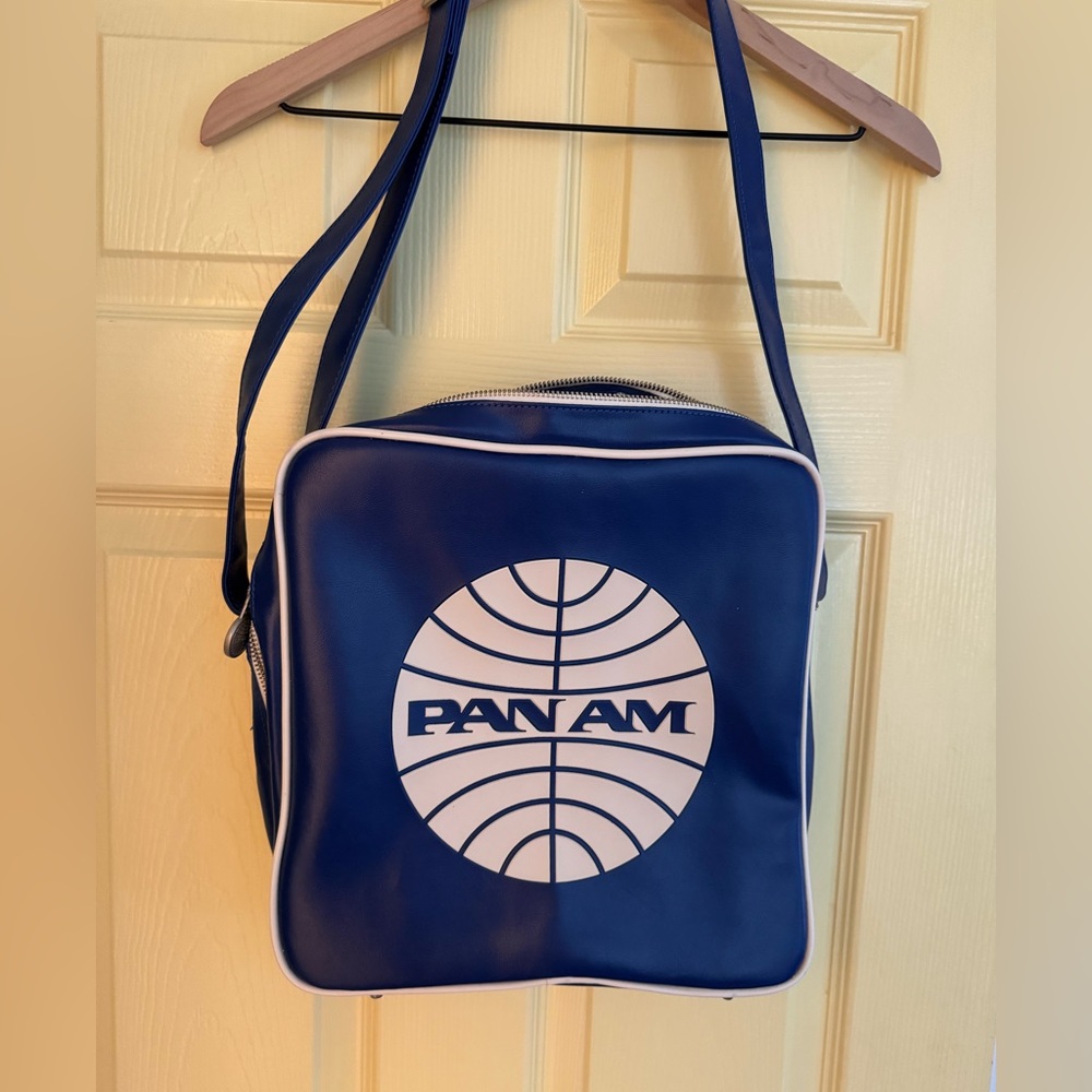 New *mint* PAN AM "Defiance" Bag Vintage Pan Am Blue/White